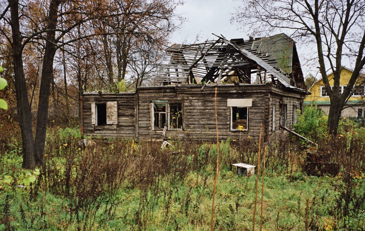 Дом с юго-западной стороны. Осень 2000 г.