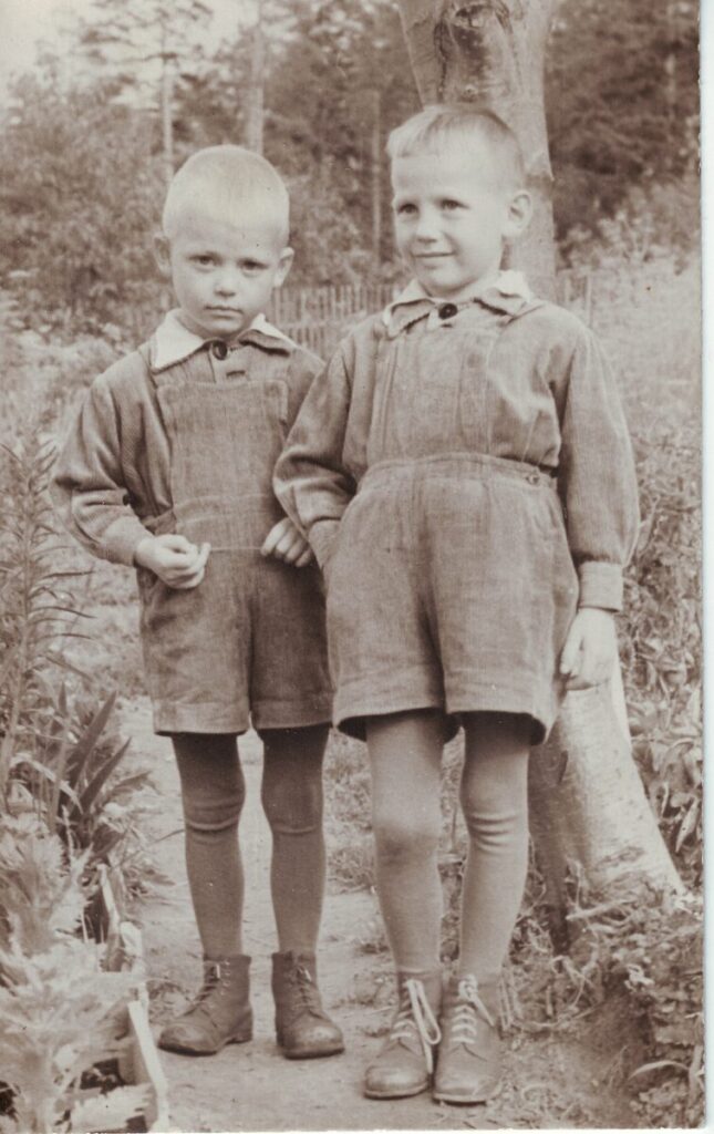Братья Владимир и Андрей Щипины, 1956 год.