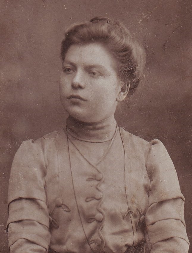 Евфимия Ивановна Гаревских. Москва, февраль 1910 года.